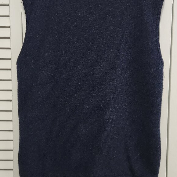 Irish Wool Sweater Vest Carraigdonn - Picture 5 of 10